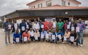 Le 20 juin 2026, Africa Global Logistics (AGL) Congo a procédé à la remise officielle des certificats d’aptitude à la conduite en sécurité CACES® R483 (grues mobiles) à 25 collaborateurs dont 21 grutiers, 2 superviseurs de levage et 2 techniciens de maintenance, marquant une étape majeure dans le renforcement des compétences techniques et opérationnelles au sein de l’entreprise.