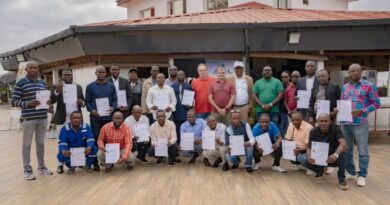 Le 20 juin 2026, Africa Global Logistics (AGL) Congo a procédé à la remise officielle des certificats d’aptitude à la conduite en sécurité CACES® R483 (grues mobiles) à 25 collaborateurs dont 21 grutiers, 2 superviseurs de levage et 2 techniciens de maintenance, marquant une étape majeure dans le renforcement des compétences techniques et opérationnelles au sein de l’entreprise.