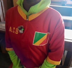Derrière les murs de la maison d’arrêt de Brazzaville, dix candidats, dont deux jeunes filles détenues, ont entamé le 23 juin les épreuves du Brevet d’études du premier cycle (Bepc), à l’occasion du lancement officiel de cet examen d’État dans un centre devenu emblématique des efforts de réinsertion sociale par l’éducation.