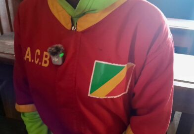 Derrière les murs de la maison d’arrêt de Brazzaville, dix candidats, dont deux jeunes filles détenues, ont entamé le 23 juin les épreuves du Brevet d’études du premier cycle (Bepc), à l’occasion du lancement officiel de cet examen d’État dans un centre devenu emblématique des efforts de réinsertion sociale par l’éducation.