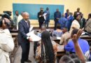 Les épreuves des examens d’État de l’enseignement technique et professionnel ont été officiellement lancées, le 23 juin, sur l’ensemble du territoire national. Au total, 7 371 candidats prennent part à cette session qui se déroulera jusqu’au 27 juin prochain dans 67 centres d’examen. Les postulants sont répartis entre trois diplômes. Le brevet d’études professionnelles (BEP) enregistre 433 candidats, le brevet d’études techniques (BET) concentre l’essentiel des effectifs avec 6 867 candidats, tandis que le brevet de technicien forestier (BTF) compte 71 candidats, tous basés à Mossendjo, dans le département du Niari.