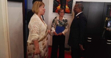Le ministre de l’Enseignement technique et professionnel, Gustave Fulgence René Adicolle Goum, a reçu en audience l’ambassadrice de France en République du Congo le 26 juin. Cette rencontre a permis aux deux parties de faire le point sur les projets de coopération en cours et d’explorer de nouvelles pistes de partenariat en faveur de la formation professionnelle des jeunes Congolais.