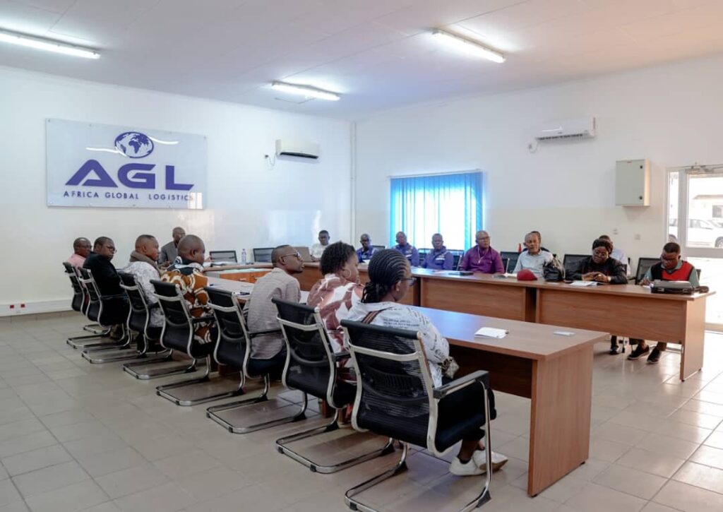 Ce programme vise à consolider l'expertise des équipes, en approfondissant les pratiques métier et en renforçant les réflexes professionnels auprès de collaborateurs disposant déjà d'une solide maîtrise des procédures douanières. Articulé autour de 15 modules couvrant l'ensemble des aspects du transit, le programme est dispensé à raison de 3 jours par module, garantissant une progression pédagogique rigoureuse et adaptée aux réalités opérationnelles du terrain.