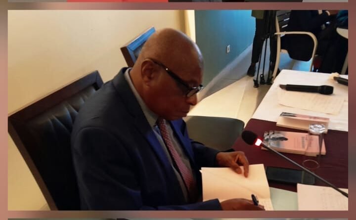 Quelques semaines après la disparition de l'entrepreneur congolais Antoine « Tony » Ganongo, sa voix a de nouveau résonné à Brazzaville, cette fois à travers les pages de Fragilité humaine : Regards croisés du soignant et du soigné. Présenté et dédicacé le 26 juin, l'ouvrage, coécrit avec le cancérologue Pr Jean-Bernard Nkoua-Mbon, est apparu comme un testament intellectuel où se rencontrent la médecine, l'expérience de la maladie et la quête de dignité.