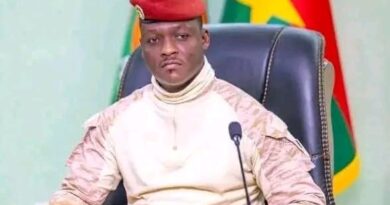 Une nouvelle page se tourne dans les relations entre le Burkina Faso et la France. Les autorités burkinabè ont annoncé la rupture de leurs relations diplomatiques avec Paris, une décision qui marque une nouvelle étape dans la dégradation des rapports entre les deux pays et confirme le profond bouleversement des équilibres diplomatiques au Sahel.