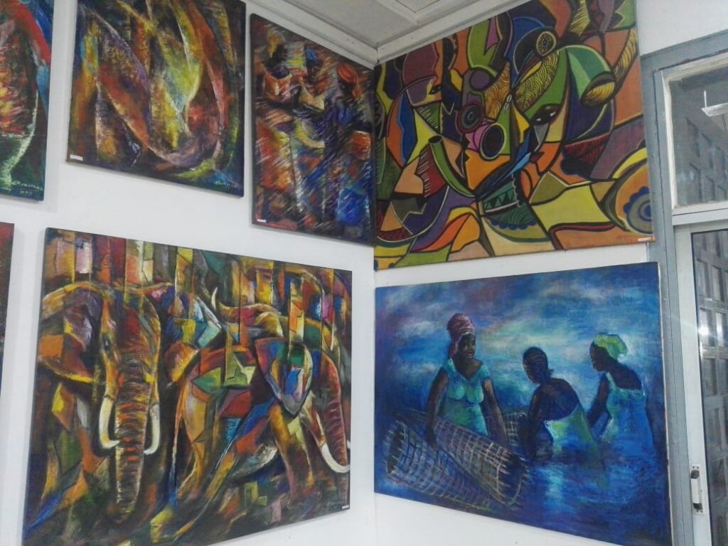 Soixante-quinze ans après sa création, l'École de peinture de Poto-Poto continue d'écrire son histoire. L'institution, véritable emblème du patrimoine artistique congolais, a célébré ce lundi son jubilé en associant mémoire, création et engagement environnemental. Une célébration qui a démontré que l'art peut être un puissant vecteur de sensibilisation face aux défis du changement climatique.
