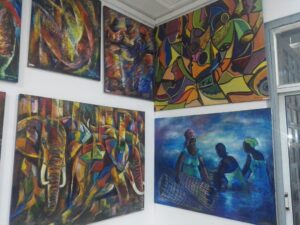 Soixante-quinze ans après sa création, l'École de peinture de Poto-Poto continue d'écrire son histoire. L'institution, véritable emblème du patrimoine artistique congolais, a célébré ce lundi son jubilé en associant mémoire, création et engagement environnemental. Une célébration qui a démontré que l'art peut être un puissant vecteur de sensibilisation face aux défis du changement climatique.