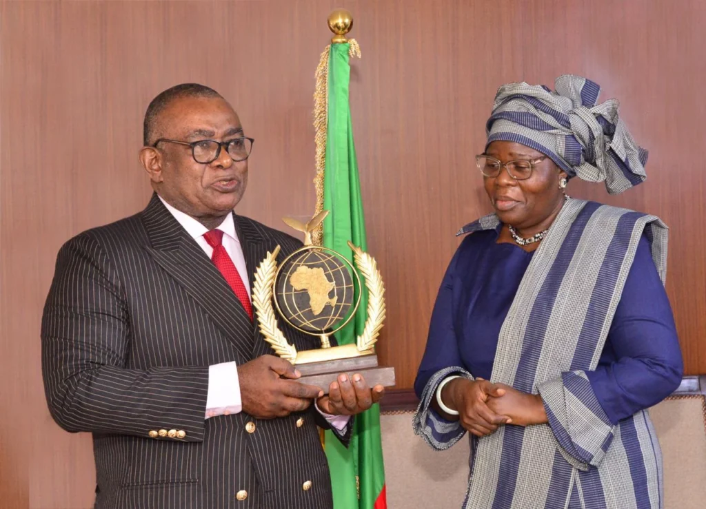 En mission de travail au Bénin depuis le 22 juin, le secrétaire permanent du Conseil consultatif de la société civile et des organisations non gouvernementales (ONG) de la République du Congo, Cephas Germain Ewangui, a été reçu en audience par la vice-présidente de la République du Bénin, Mariam Chabi Talata Zimé Yerima. Cette rencontre s'inscrit dans le cadre d'une série d'échanges institutionnels destinés à renforcer la coopération entre les deux pays sur les questions de gouvernance participative et de développement.