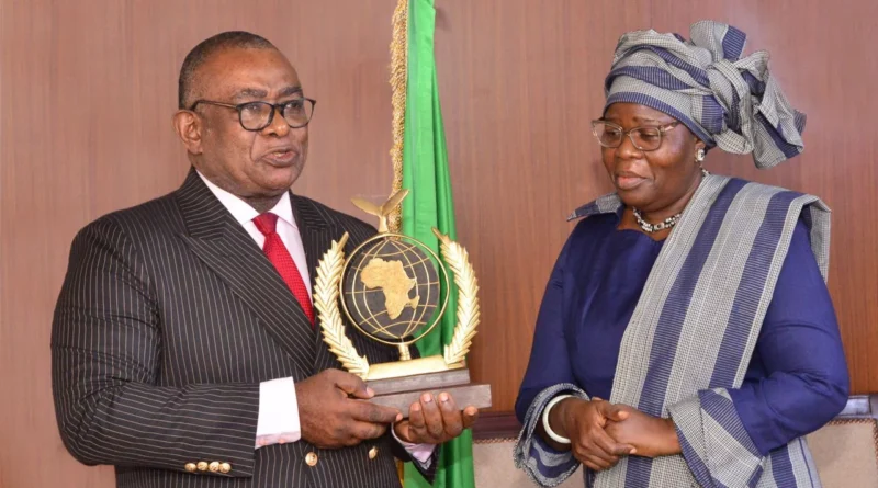 En mission de travail au Bénin depuis le 22 juin, le secrétaire permanent du Conseil consultatif de la société civile et des organisations non gouvernementales (ONG) de la République du Congo, Cephas Germain Ewangui, a été reçu en audience par la vice-présidente de la République du Bénin, Mariam Chabi Talata Zimé Yerima. Cette rencontre s'inscrit dans le cadre d'une série d'échanges institutionnels destinés à renforcer la coopération entre les deux pays sur les questions de gouvernance participative et de développement.