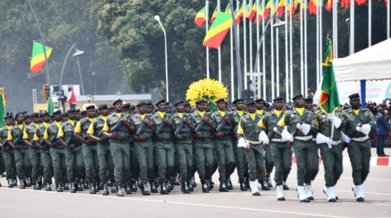 La célébration du 65e anniversaire des Forces armées congolaises (FAC) et de la gendarmerie nationale. Présidée par le ministre de la Défense nationale, Raymond Zéphirin Mboulou, la traditionnelle prise d’armes organisée à l’esplanade du stade Alphonse-Massamba-Débat a mis en avant l’image d’une force publique « endurante et opérationnelle ». Une démonstration de discipline militaire qui intervient toutefois dans un contexte où les attentes des populations en matière de sécurité et de modernisation des forces restent nombreuses.