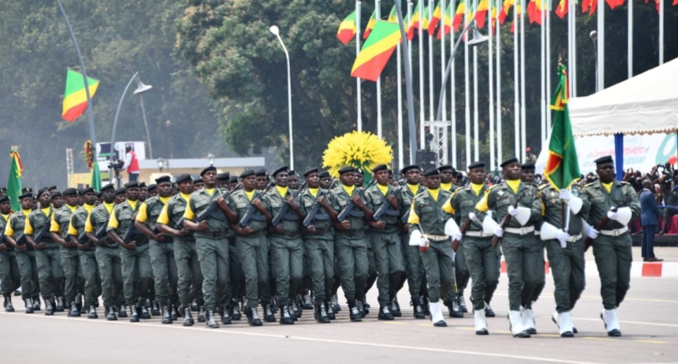 La célébration du 65e anniversaire des Forces armées congolaises (FAC) et de la gendarmerie nationale. Présidée par le ministre de la Défense nationale, Raymond Zéphirin Mboulou, la traditionnelle prise d’armes organisée à l’esplanade du stade Alphonse-Massamba-Débat a mis en avant l’image d’une force publique « endurante et opérationnelle ». Une démonstration de discipline militaire qui intervient toutefois dans un contexte où les attentes des populations en matière de sécurité et de modernisation des forces restent nombreuses.