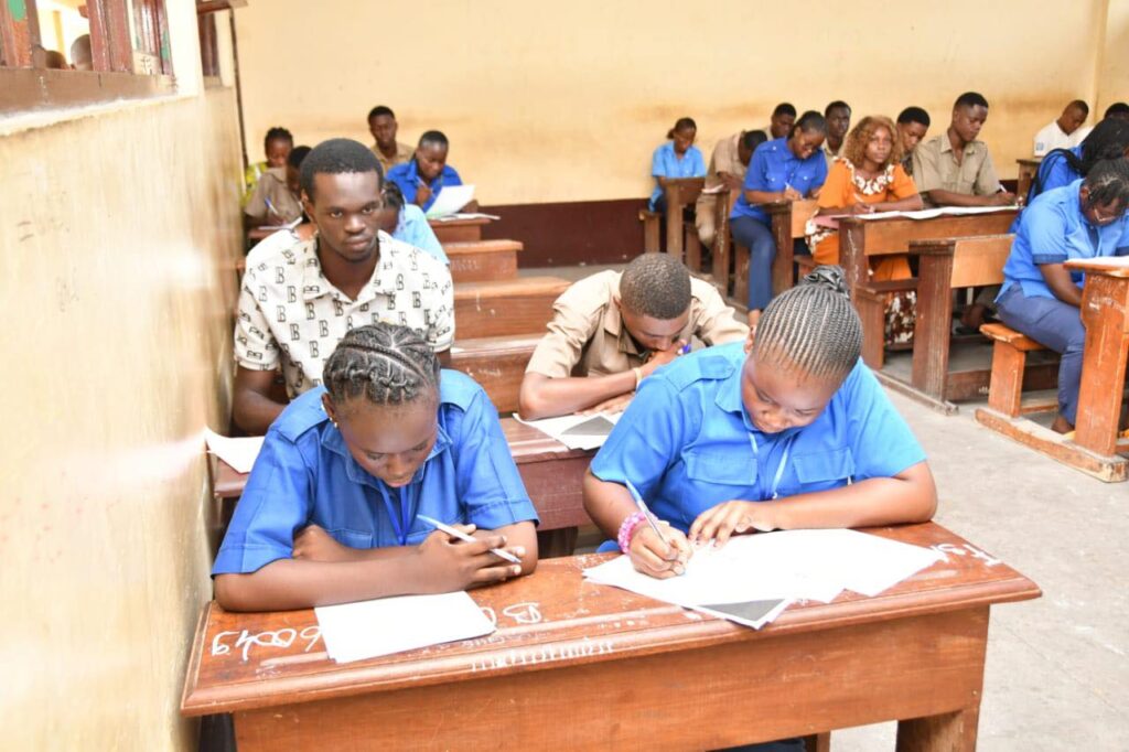 Cette édition du baccalauréat technique et professionnel se distingue par plusieurs innovations. Bokangué a notamment relevé l’introduction des séries P1 et P9 dans deux lycées professionnels de l’Économie sociale et familiale situés dans le département de la Sangha, à Ouesso. Il a également souligné le passage de 31 à 33 séries au baccalauréat professionnel ainsi que la prise en compte, dans le calcul des résultats, des notes obtenues aux rapports de stage des candidats.