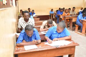 Cette édition du baccalauréat technique et professionnel se distingue par plusieurs innovations. Bokangué a notamment relevé l’introduction des séries P1 et P9 dans deux lycées professionnels de l’Économie sociale et familiale situés dans le département de la Sangha, à Ouesso. Il a également souligné le passage de 31 à 33 séries au baccalauréat professionnel ainsi que la prise en compte, dans le calcul des résultats, des notes obtenues aux rapports de stage des candidats.