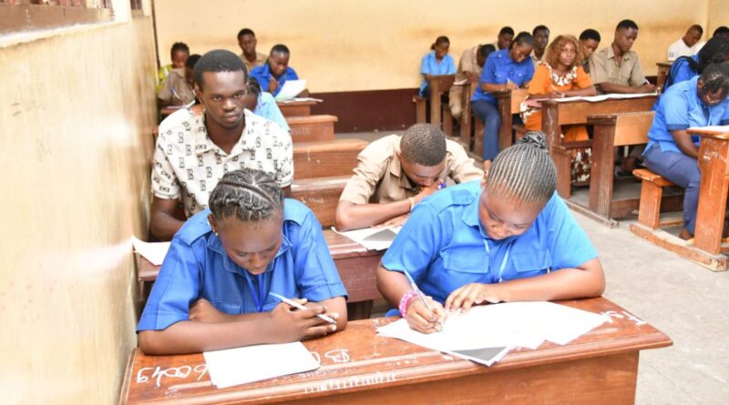 Cette édition du baccalauréat technique et professionnel se distingue par plusieurs innovations. Bokangué a notamment relevé l’introduction des séries P1 et P9 dans deux lycées professionnels de l’Économie sociale et familiale situés dans le département de la Sangha, à Ouesso. Il a également souligné le passage de 31 à 33 séries au baccalauréat professionnel ainsi que la prise en compte, dans le calcul des résultats, des notes obtenues aux rapports de stage des candidats.