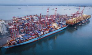Congo Terminal franchit un nouveau cap dans sa quête d'excellence opérationnelle en enregistrant des niveaux record de productivité réelle hebdomadaire sur les grands navires (mother vessels) jamais atteints dans son histoire. Après un premier record à 67 mouvements par heure en 2025, le terminal a franchi un nouveau palier en atteignant 99 mouvements par heure à fin juin soit une progression de plus de 47 % en l'espace de six mois.