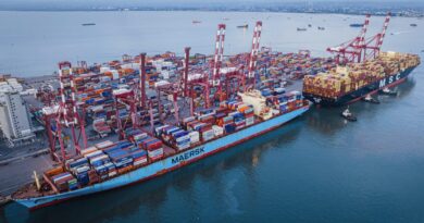 Congo Terminal franchit un nouveau cap dans sa quête d'excellence opérationnelle en enregistrant des niveaux record de productivité réelle hebdomadaire sur les grands navires (mother vessels) jamais atteints dans son histoire. Après un premier record à 67 mouvements par heure en 2025, le terminal a franchi un nouveau palier en atteignant 99 mouvements par heure à fin juin soit une progression de plus de 47 % en l'espace de six mois.