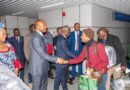 Le gouvernement congolais a lancé une opération de rapatriement volontaire de ses ressortissants établis en Afrique du Sud, confrontés à une recrudescence d'actes de xénophobie. Une première vague de 65 Congolais est arrivée à Brazzaville le 5 juillet à bord d'un vol spécial de la compagnie Ecair, affrété par l'État. À leur descente de l'avion à l'aéroport international Maya-Maya, les rapatriés ont été accueillis par le Premier ministre, Anatole Collinet Makosso, entouré de plusieurs membres du gouvernement, notamment les ministres des Transports et de l'Aviation civile, Josué-Rodrigue Ngonimba, de la Coopération internationale, Denis Christel Sassou-N'Guesso, ainsi que de la ministre des Affaires sociales, Lydie Pongault. Le coordonnateur résident du système des Nations Unies au Congo, Abdourahamane Diallo, a également pris part à l'accueil.