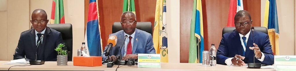 La Communauté économique et monétaire de l'Afrique centrale (Cemac) a ouvert, le 6 juillet à Brazzaville, une réunion d'urgence de coordination consacrée au renforcement de la surveillance sanitaire aux points d'entrée des États membres. Cette rencontre de trois jours vise à prévenir toute propagation de la maladie à virus Ebola (Mve), dont une résurgence est enregistrée en République démocratique du Congo (Rdc) et en Ouganda.