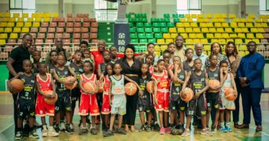 Soixante-dix enfants âgés de 7 à 15 ans prennent part, depuis le 6 juillet, à la première édition du Camp Ewawa Kids, organisée au gymnase Maxime Matsima de Brazzaville. Portée par l'association Ewawa Plus, cette initiative dépasse le simple cadre sportif pour faire du basketball un véritable outil d'éducation, de développement personnel et de promotion des valeurs citoyennes.
