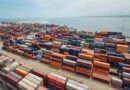 Congo Terminal confirme sa dynamique de croissance avec un résultat exceptionnel : près de 700 000 EVP traités au cours du premier semestre 2026. Un chiffre qui place d'ores et déjà le terminal sur une trajectoire dépassant le record historique de 1,2 million d'EVP enregistré en 2025. Cette progression résulte d'une amélioration continue des pratiques internes. La meilleure planification des escales navires a optimisé l'utilisation des postes à quai. Les démarches d'excellence opérationnelle ont accru la productivité des équipes. Les sensibilisations thématiques aux normes HSE ont quant à elles contribué à sécuriser les opérations et à réduire les interruptions non planifiées.