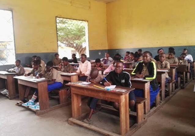 La session 2026 du Certificat d'études primaires élémentaires (Cepe) s'achève sur une double performance et une page qui se tourne. Les départements de la Nkéni-Alima et de la Cuvette-Ouest ont enregistré un taux de réussite de 100 %, tandis que cette édition restera la dernière organisée sous l'appellation de CEPE avant son remplacement par le Certificat d'études primaires (CEP).