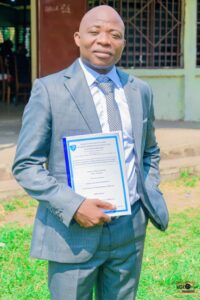 Après près de douze années de recherche, entamées en octobre 2014, le pasteur Arsène Ghislain Moutsoumboulou, a soutenu le 11 juillet à la Faculté de Théologie de l'Université Protestante de Brazzaville, sa thèse de doctorat. Son travail, couronné de la mention Très bien avec une moyenne de 17,13/20, propose une réflexion approfondie sur les défis contemporains de la mission chrétienne en Afrique centrale.
