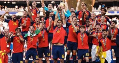 L'Espagne est de nouveau championne du monde. Seize ans après son unique sacre en Afrique du Sud, la Roja a remporté, le 19 juillet, la Coupe du monde 2026 en venant à bout de l'Argentine (1-0, après prolongation) grâce à un but décisif de Ferran Torres. Ce deuxième titre mondial consacre une génération talentueuse qui replace définitivement le football espagnol au sommet de la hiérarchie internationale.