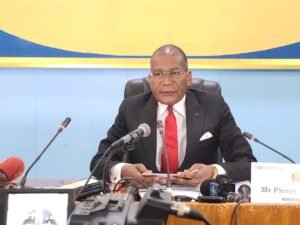 Le gouvernement entend tourner la page des dysfonctionnements qui minent depuis des années l'administration publique congolaise. Le ministre d'État, ministre de la Fonction publique, du Travail et du Dialogue social, Pierre Mabiala, a dévoilé, le 23 juillet à Brazzaville, une série de réformes ambitieuses destinées à assainir la fonction publique, restaurer la discipline administrative et instaurer une véritable culture de la performance.
