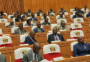 Réunis en séances plénières le 23 juillet à Brazzaville, les députés et les sénateurs ont adopté à l'unanimité, sans amendement, le projet de loi de finances rectificative 2026, défendu par le ministre des Finances, du Budget et du Portefeuille public, Christian Yoka.